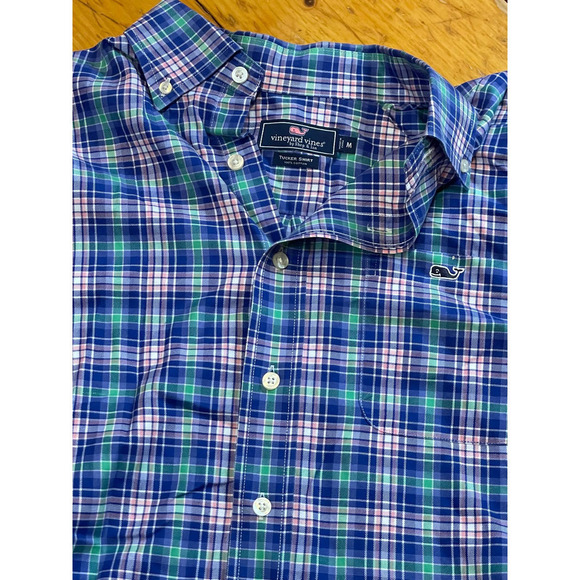 Vineyard Vines Men's button down plaid tucker shirt. size Medium - Picture 2 of 3